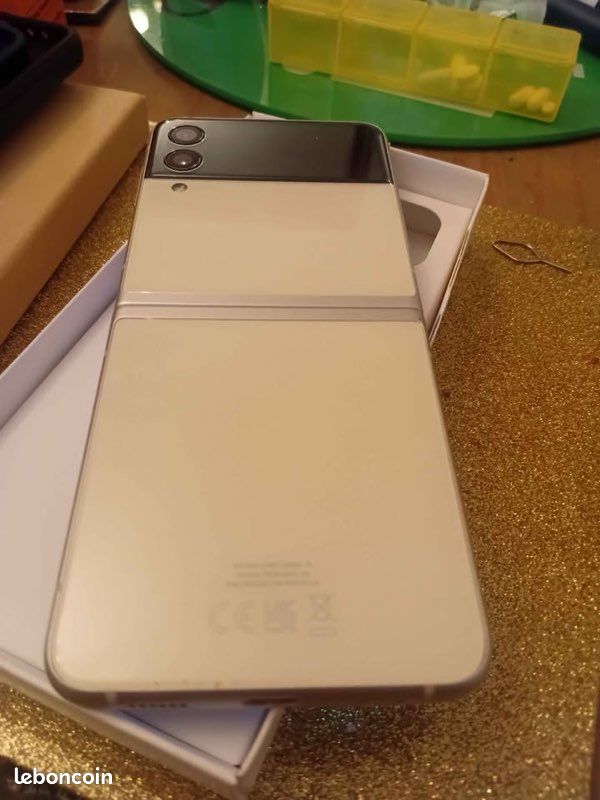 Samsung Galaxy Z Flip3 (image 12)