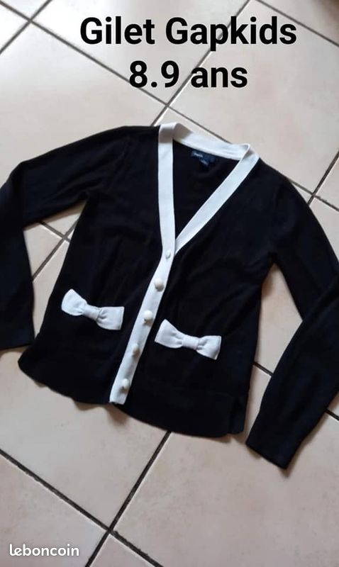 Gilet 8/9ans avec noeuds (image 1)