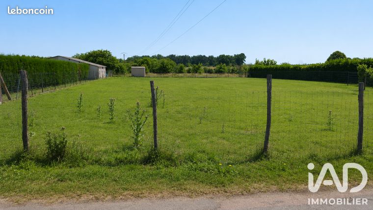 Terrain 1579 m² Champigny-sur-Veude