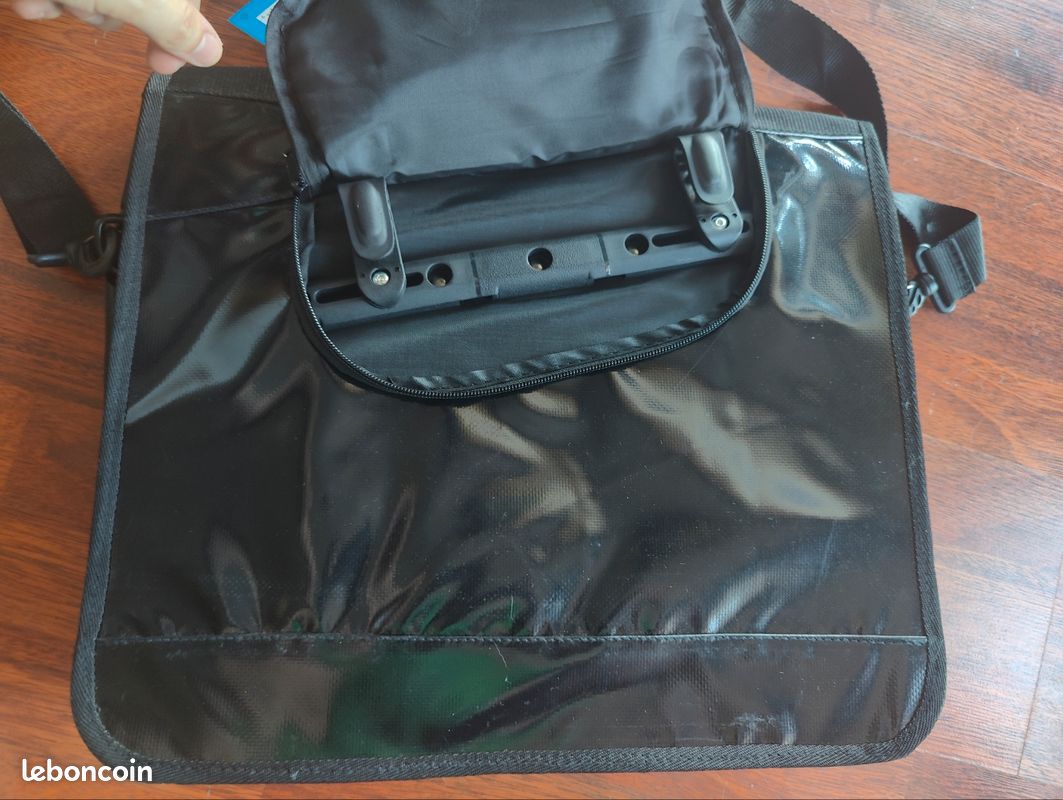 (-26 EUR). Neuf. M-Wave sac à bandoulière et sacoche vélo étanche 25L réglable noir (image 3)