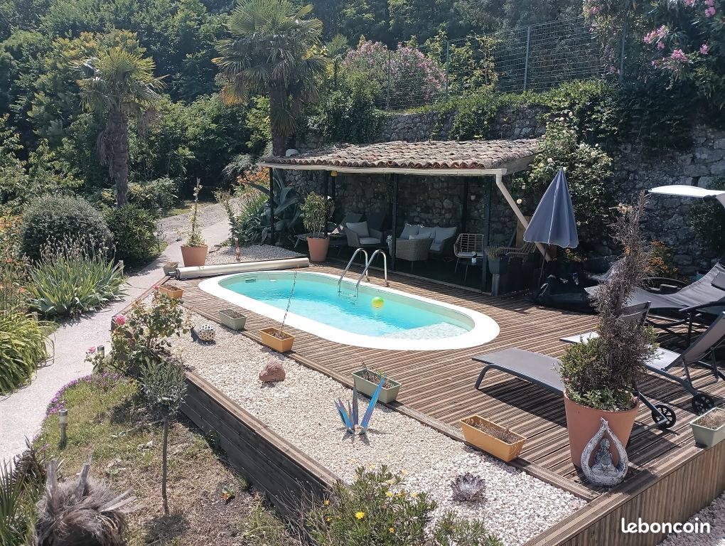 Maison 9 pièces 180 m² · à Meyras · 180 m² · 480 000 €