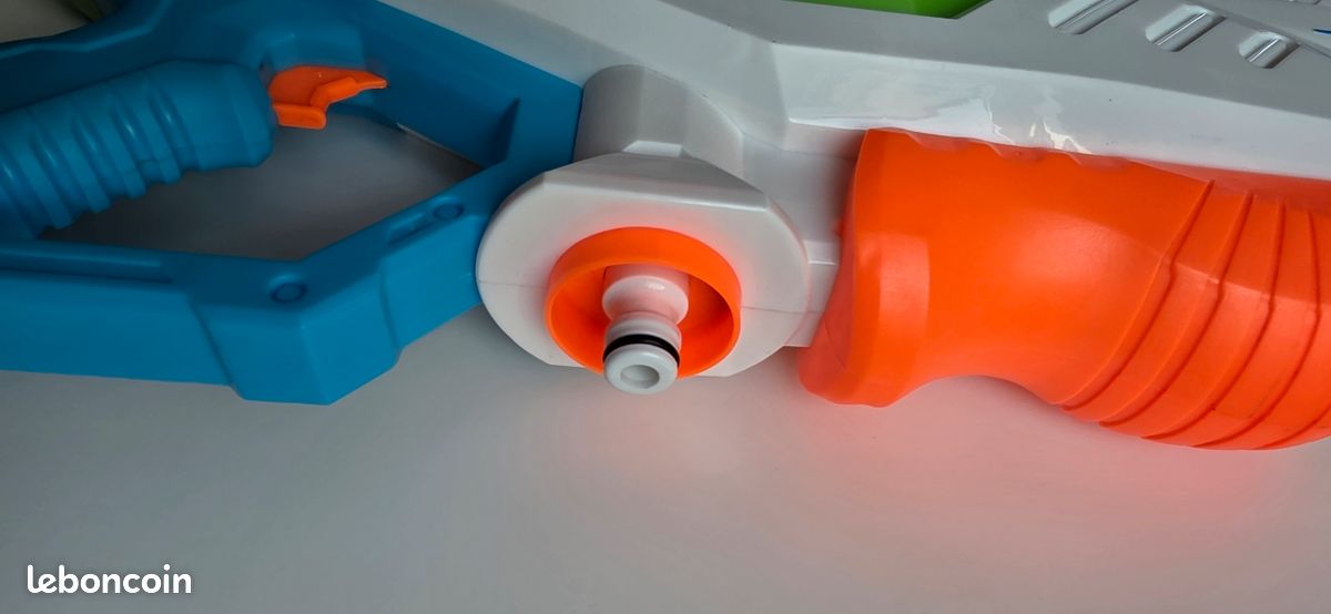 Pistolet à eau nerf super soaker floodfire pour s'amuser dans le jardin (image 2)