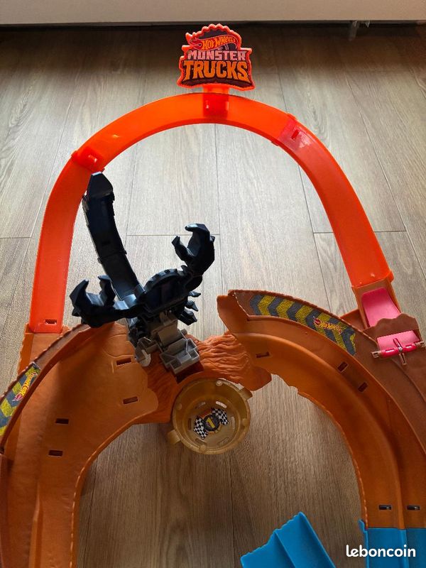 Vends circuit Scorpion HOT WHEELS Monster truck (électrique) (image 3)