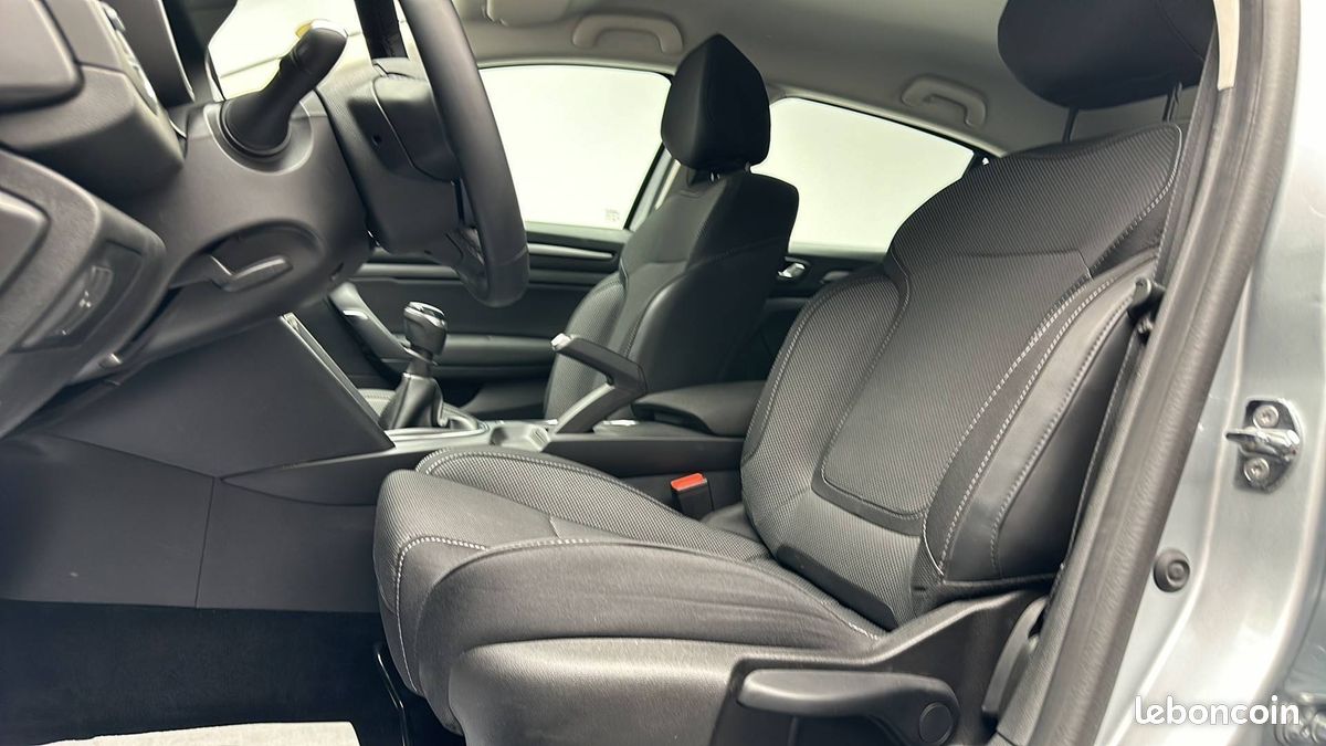 Renault megane iv berline blue dci 115 evolution (image 16)