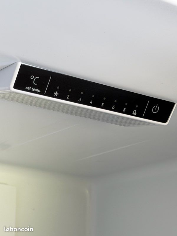 Réfrigérateur congélateur Thomson CTH304ANFBLIX, finition noire, avec technologie Total No Frost (image 4)