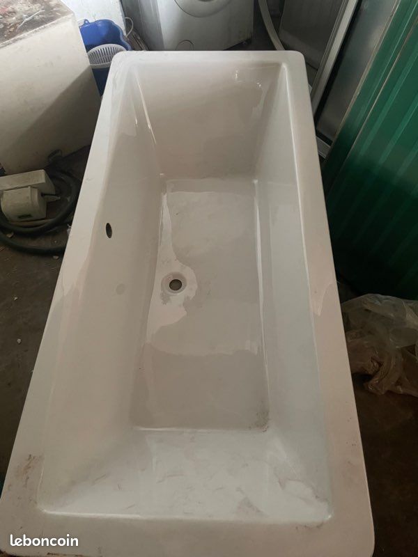 Baignoire blanche (image 1)