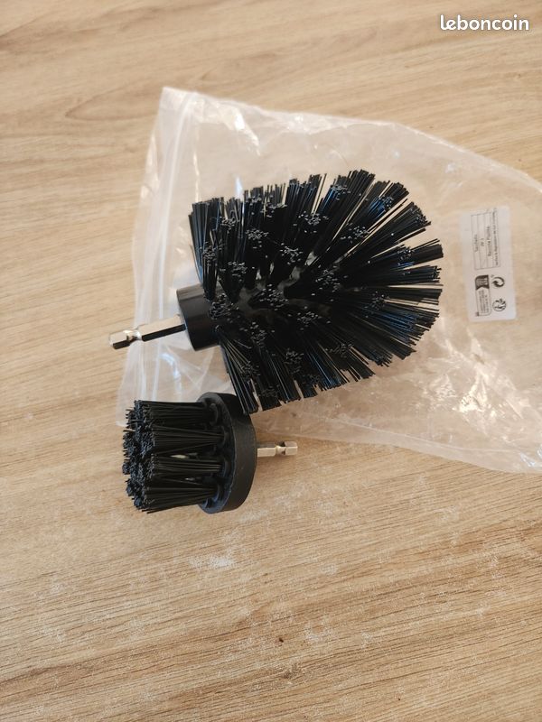 Lot de 2 brosses de nettoyage qui peuvent se mettre sur la perceuse visseuse (image 1)
