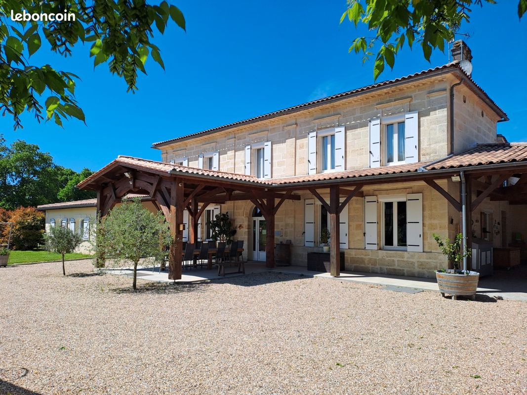 Maison 12 pièces 480 m² · à Saint-André-de-Cubzac · 480 m² · 999 900 €