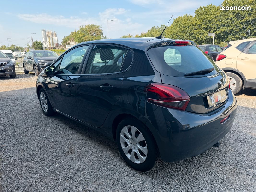 Peugeot 208 1.2 pure tech 68ch like 5p (image 5)