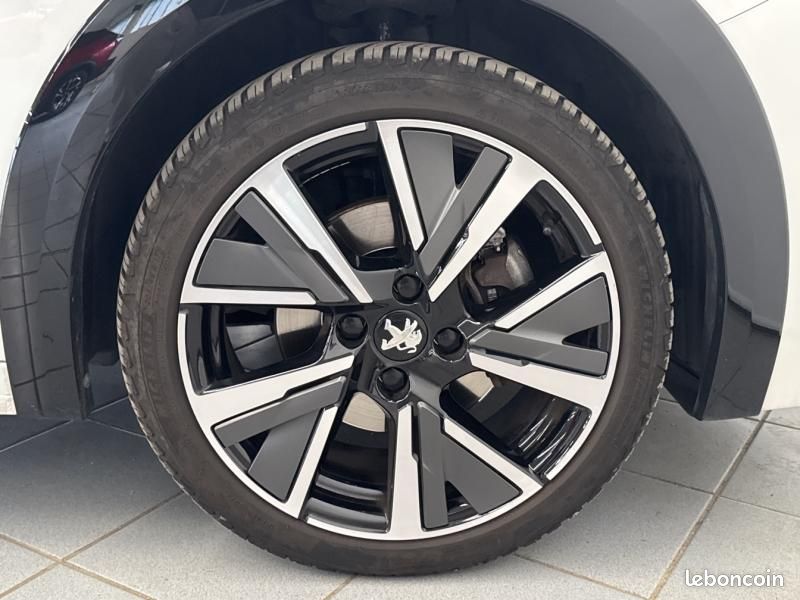 Peugeot 208 1.2 PureTech 100ch S&S GT Line (image 14)