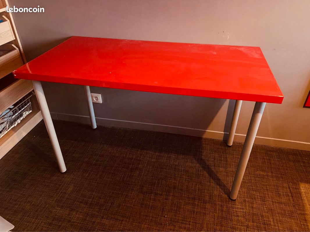 Bureau (image 1)