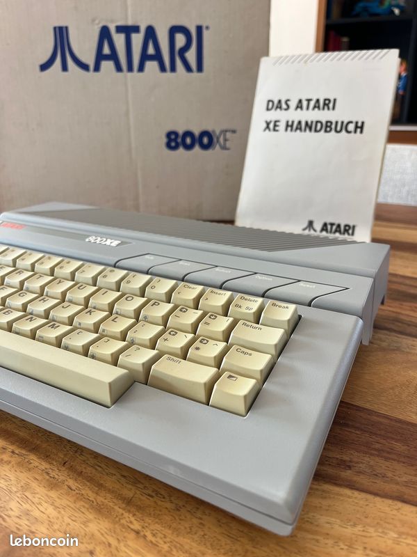 Atari 800 XL s krabicou, zdrojom a TV káblom - otestované