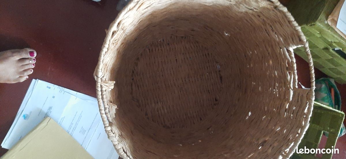 Petite table avec panier de rangement (image 2)