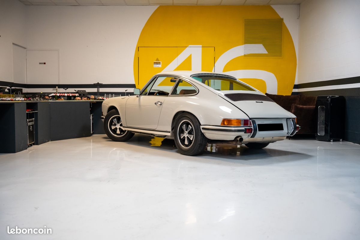Porsche 911 2.4 S (image 2)
