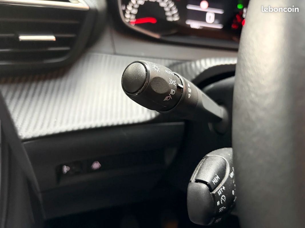 Peugeot 208 1.2 75i STYLE / DISTRIBUTION OK / ENTRETIEN PEUGEOT / BATTERIE NEUVE (image 21)
