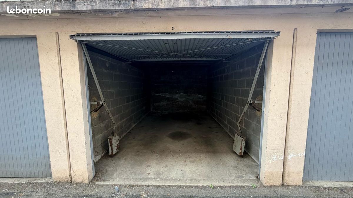 Parking 12 m² · à Villefranche-sur-Saône · 12 m² · 90 €