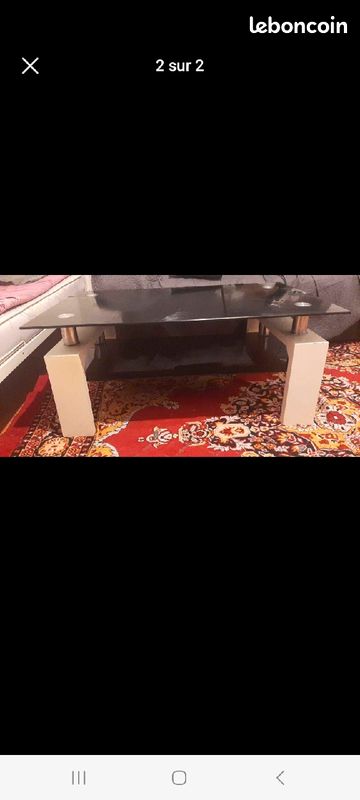 Une table (image 2)