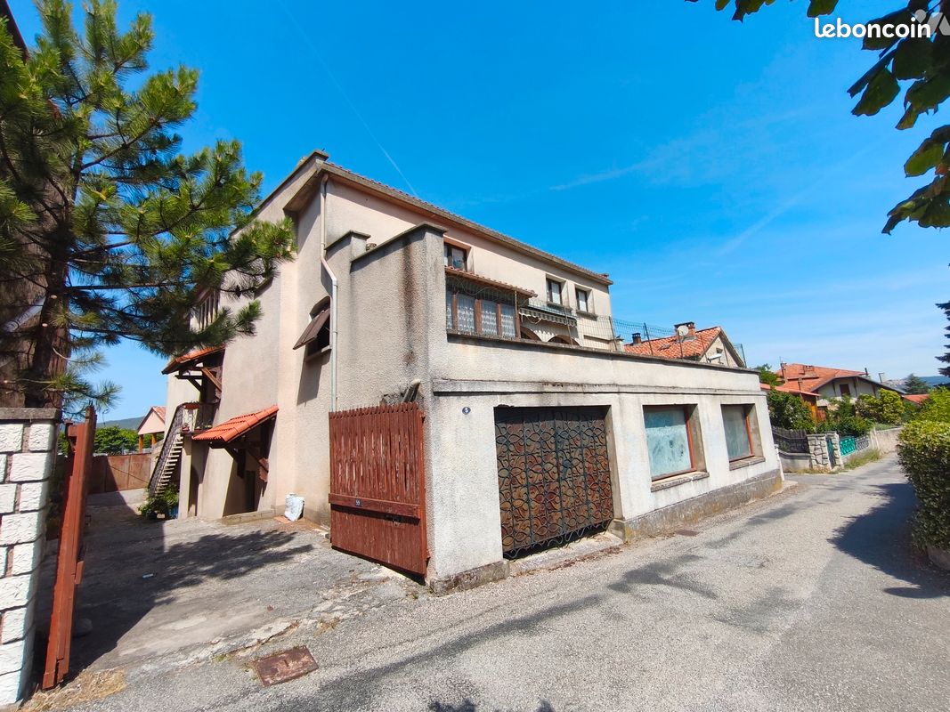Maison 10 pièces 400 m² · à Les Mées · 400 m² · 217 000 €