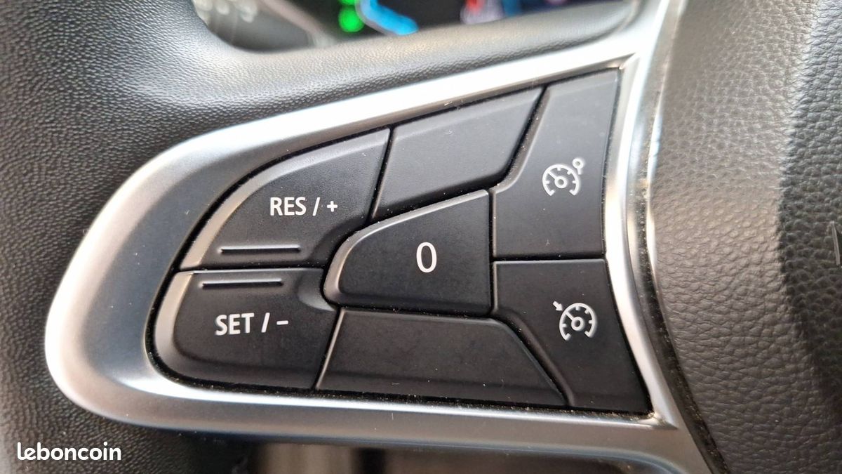Renault clio e tech 140 21n intens (image 23)
