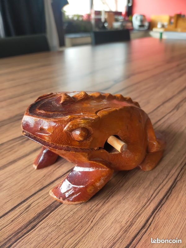 Crapaud en bois qui croasse (image 2)