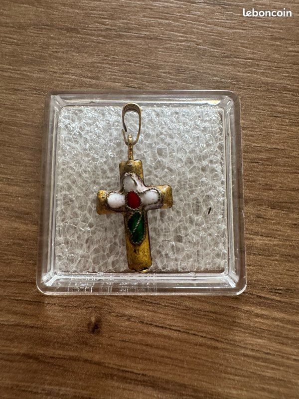 Pendentif petite croix (image 1)