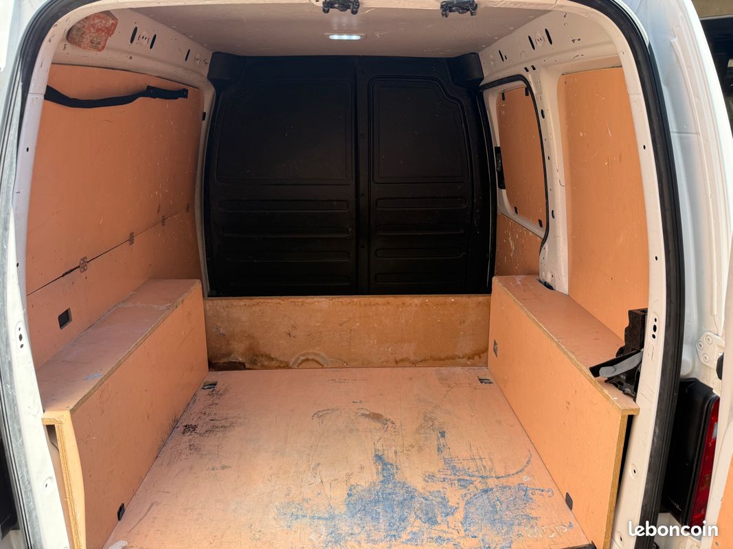 Volkswagen Caddy Van TDI 102ch Bvm . Origine France . 1ère main. 84500 kms. TVA récup (image 4)
