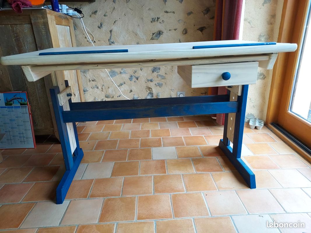 Bureau (image 1)