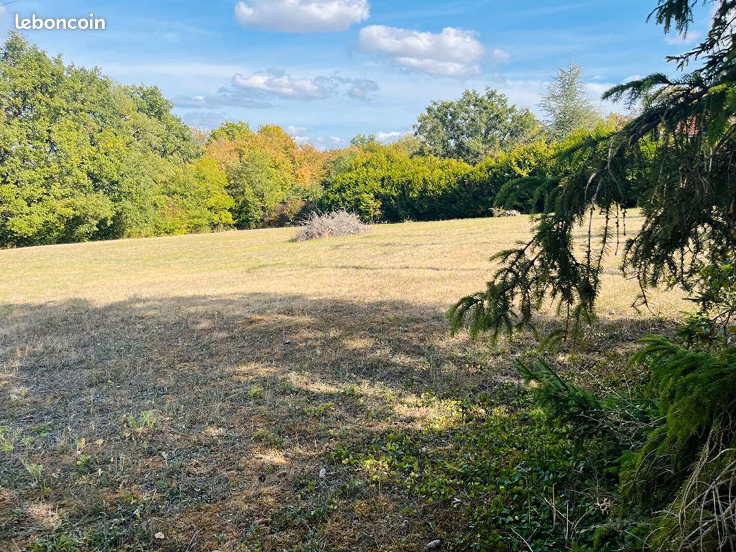 Terrain 1600 m² · à Escolives-Sainte-Camille · 1 600 m² · 30 000 €
