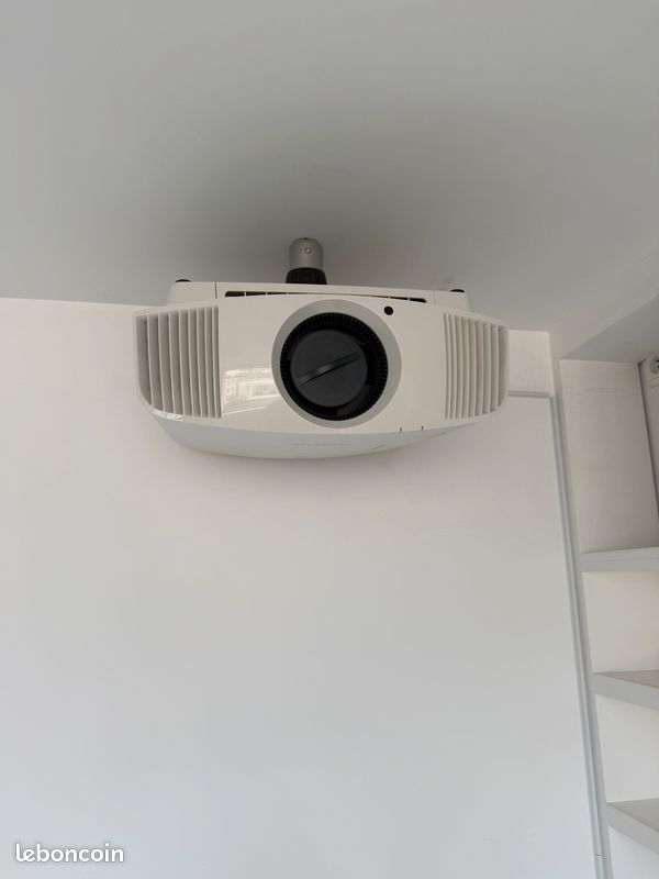 Sony VPL-VW270ES – Vidéoprojecteur 4K natif SXRD – Home Cinéma (image 4)