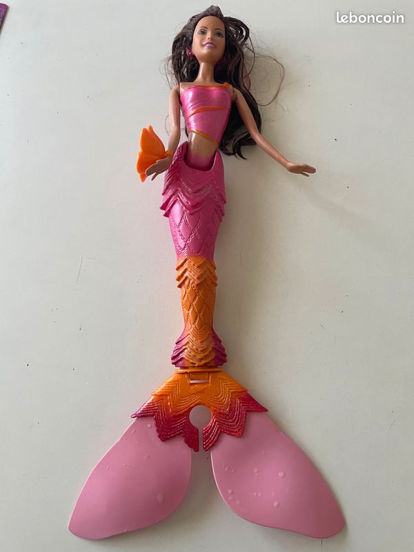 Barbie, sirène qui nage toute seule (image 1)