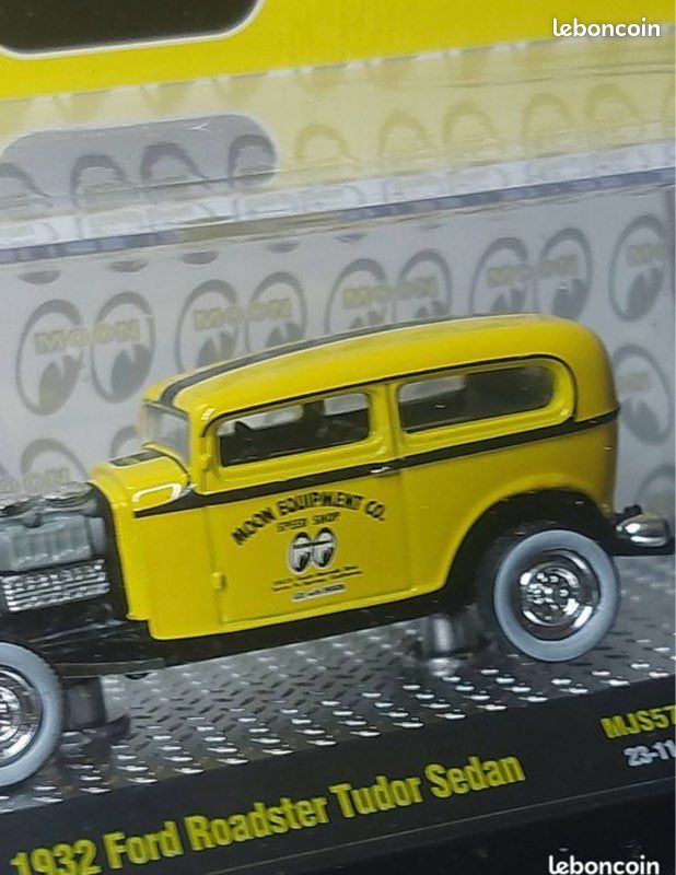 M2 1932 Ford Roadster Tudor Sedan Yellow With Black Stripes