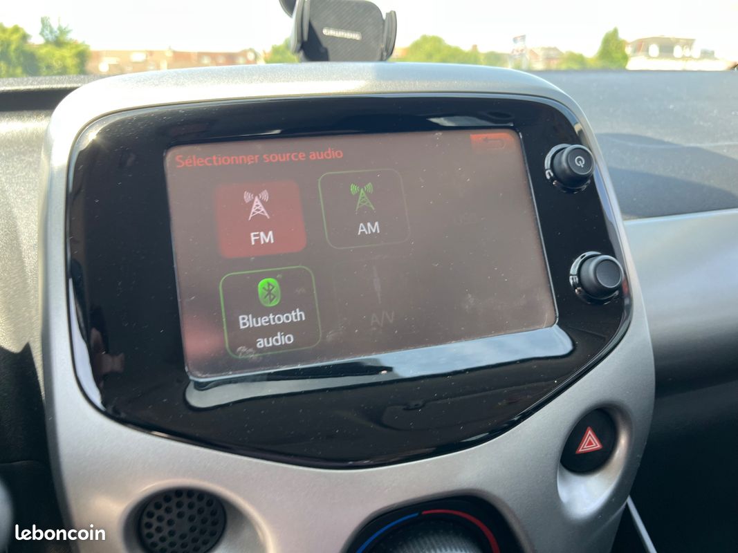 TOYOTA AYGO 1.0 VVTI 70 *RIEN A PREVOIR - MOTEUR A CHAINE - CAMERA DE RECUL - CLIMATISATIOn (image 19)