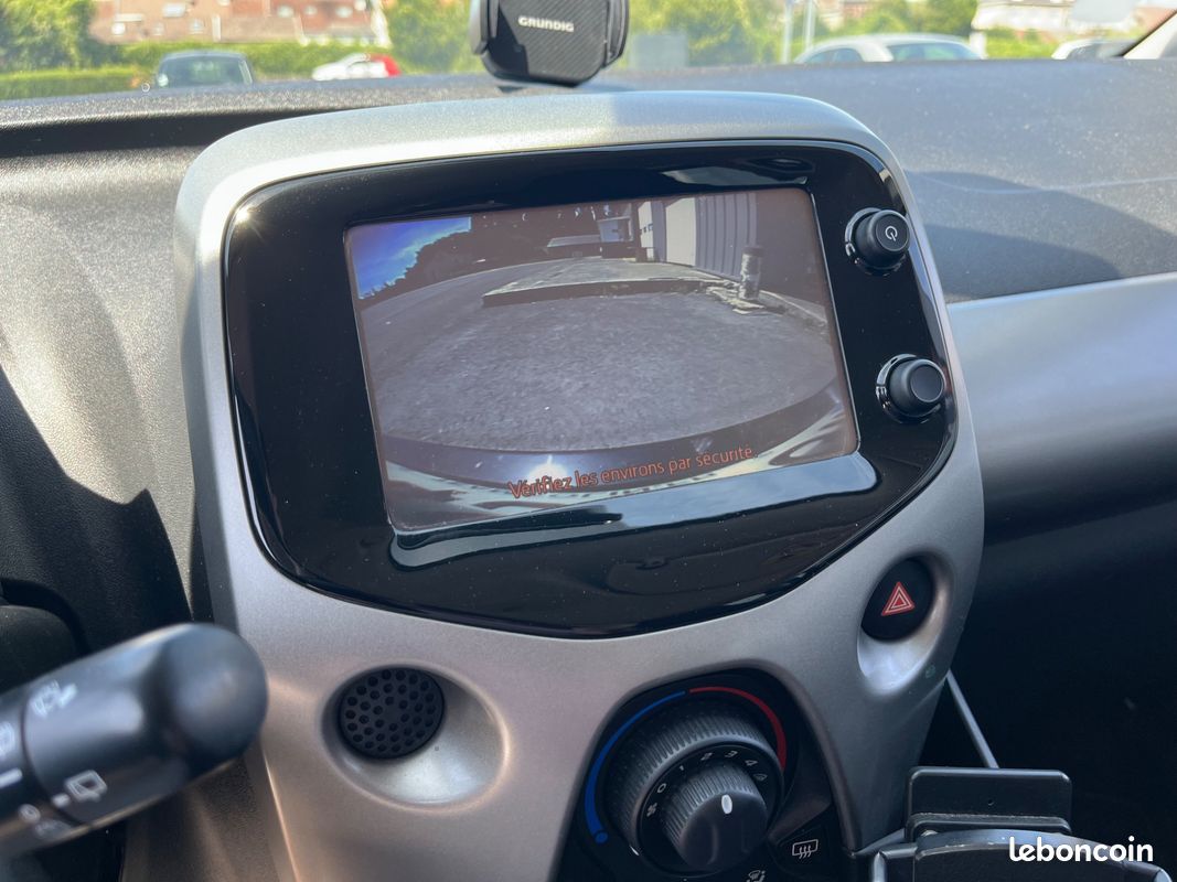 TOYOTA AYGO 1.0 VVTI 70 *RIEN A PREVOIR - MOTEUR A CHAINE - CAMERA DE RECUL - CLIMATISATIOn (image 15)