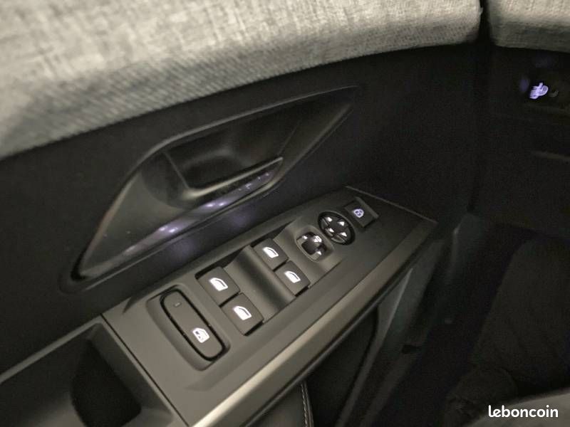 Peugeot 5008 Hybrid 145 ch e-DCS6 Allure (image 20)