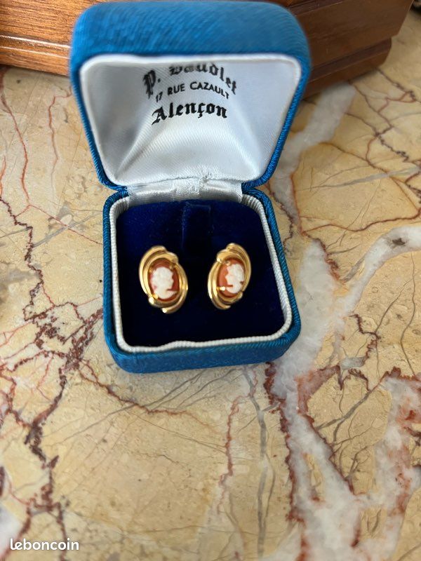 Boucles D'oreilles Puces Camée Vintage Plaqué Or - Occasion, Style Rétro