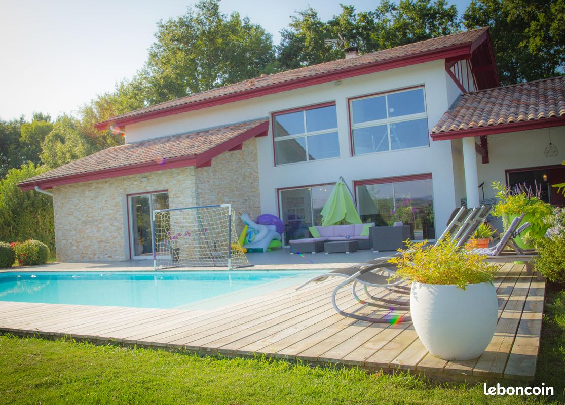 Grande Villa Moderne avec piscine au Pays Basque 12 pers – Location saisonnière (image 1)