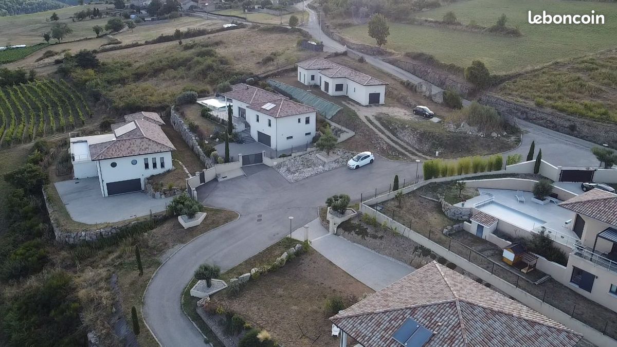 Terrain à bâtir de 923 m² à ANNONAY (07) · 72 000 €
