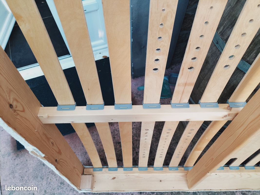 Sommier sans matelas (image 1)