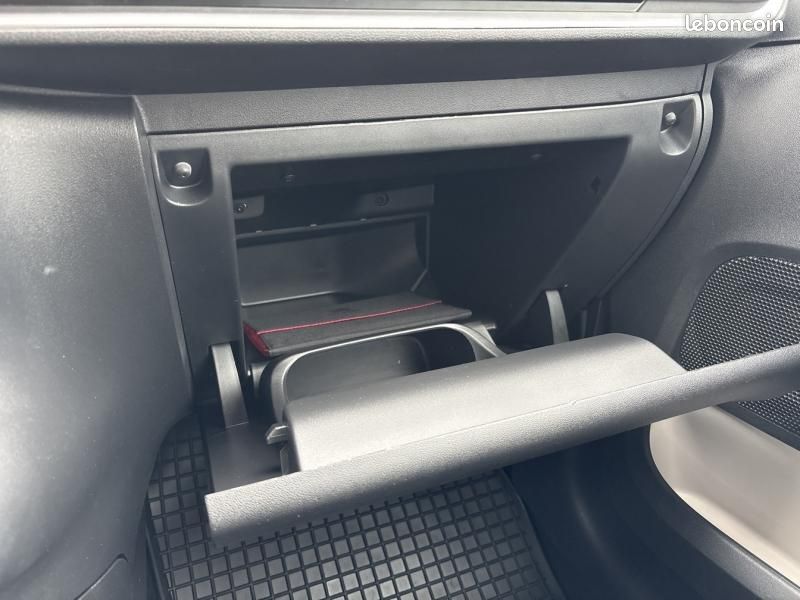 Citroen C3 1.2 PureTech 83ch S&S Feel 122-123g (image 25)