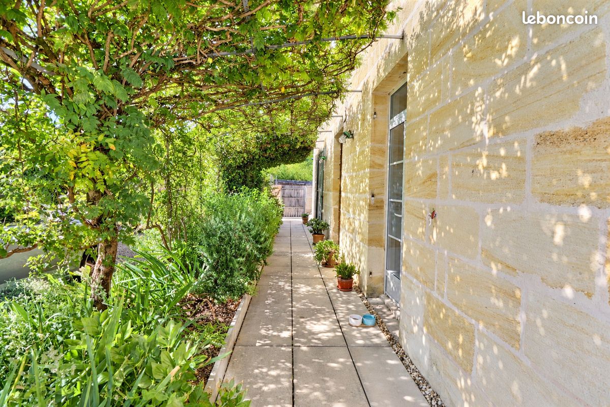 Maison 8 pièces 237 m² · à Langoiran · 237 m² · 650 000 €