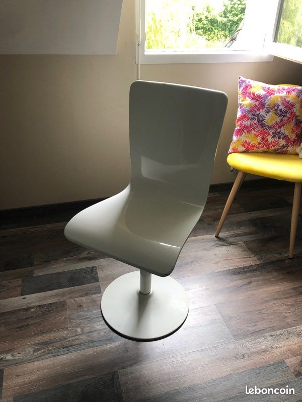 Lot 8 chaises (image 2)