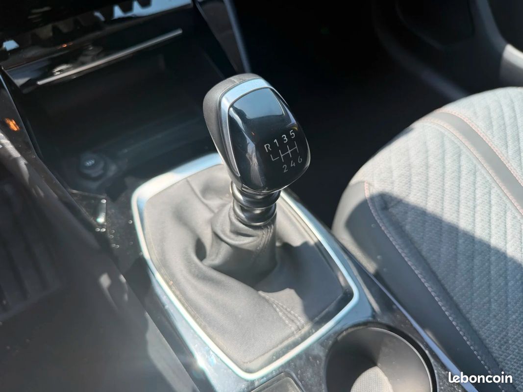PEUGEOT 208 PureTech 100 S&S BVM6 Allure - 1ER MAIN (image 18)