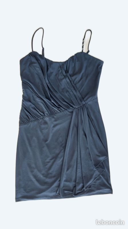 Robe noire MORGAN drapé asymétrique et bijou strass (taille L