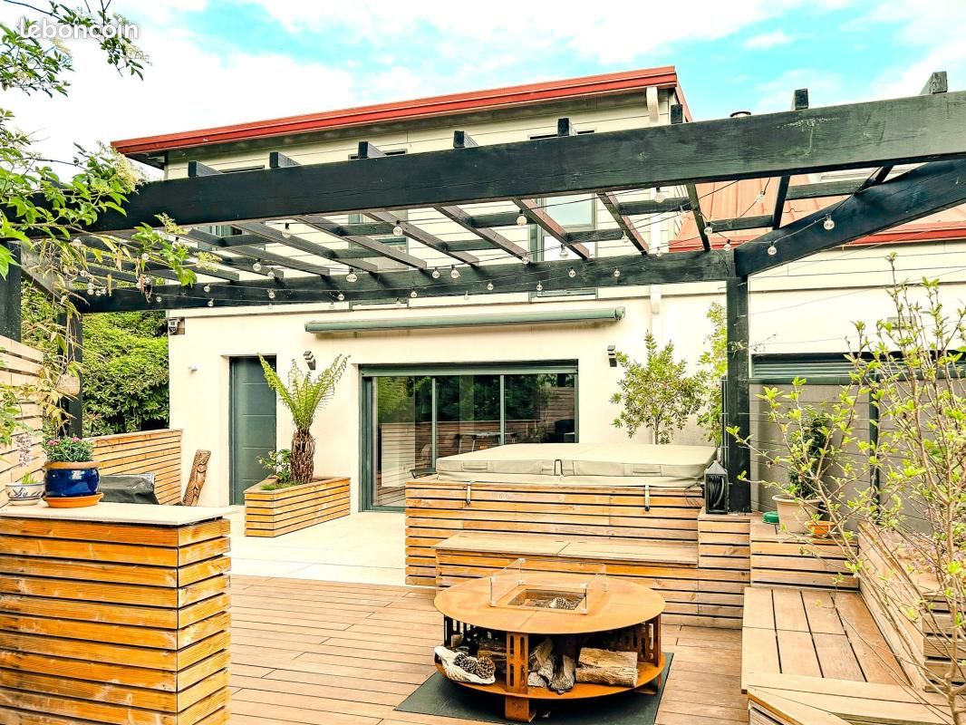Maison 5 pièces 210 m² · à Gelos · 210 m² · 549 000 €
