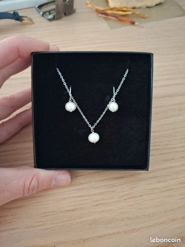 Parure de bijoux (image 1)