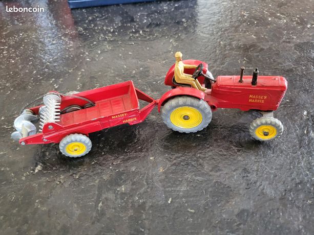 DINKY TOYS 27A Massey Harris Tractor a pluh 40.LÉTA