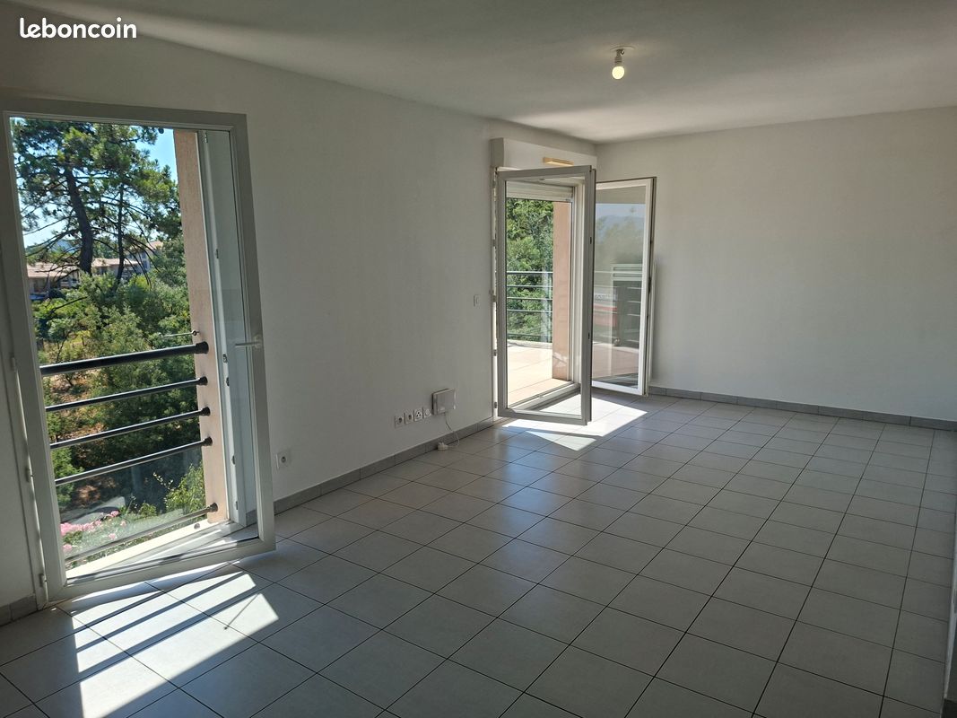 Appartement 3 pièces 57 m² · à Roquebrune-sur-Argens · 57 m² · 250 000 €