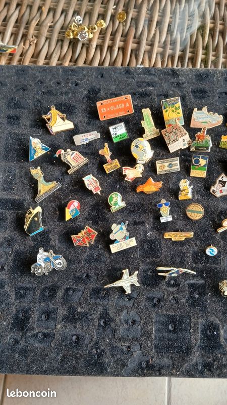Lot de Pin's (image 19)