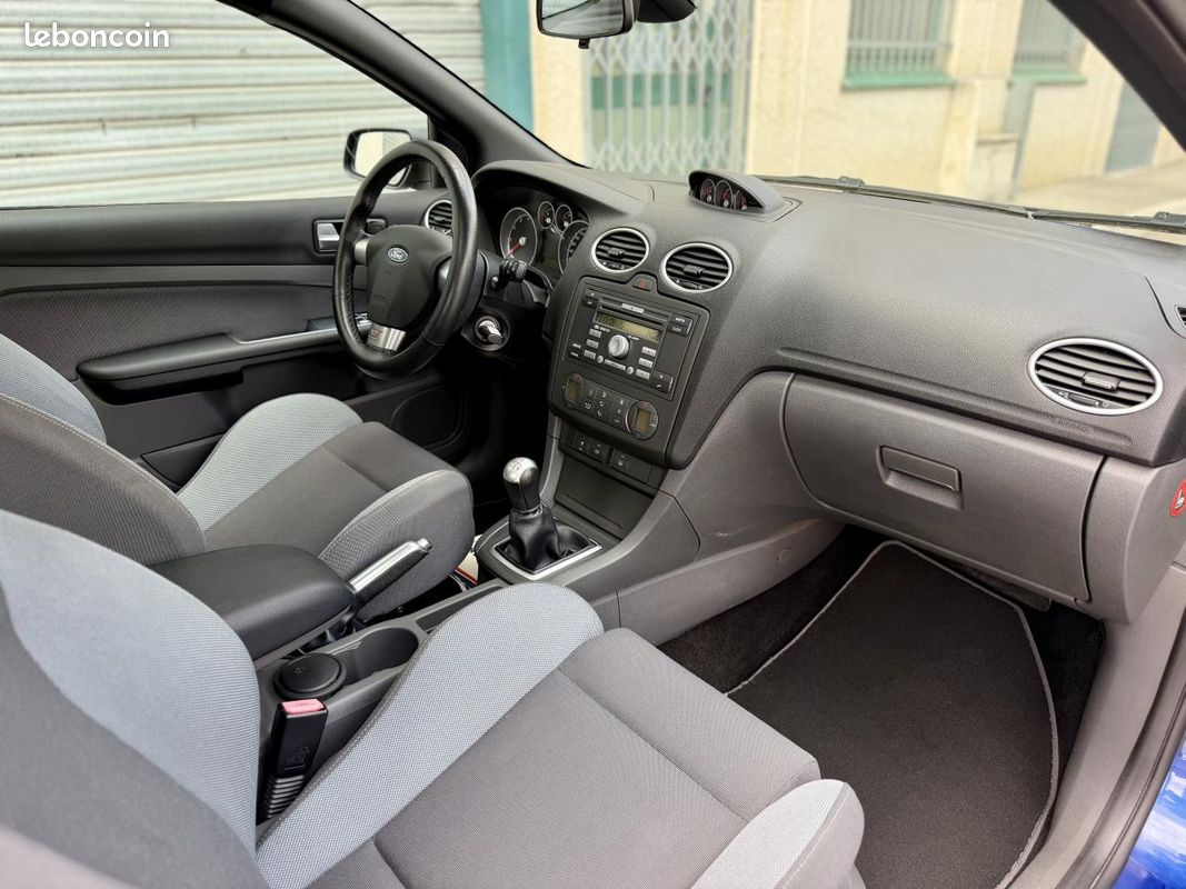FORD FOCUS ST 2.5 225Ch MK2- Toit ouvrant - xénons - Première main (image 23)