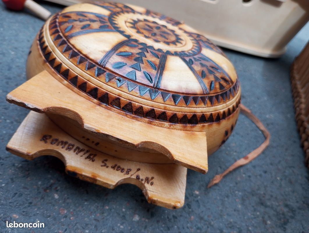 1970 gourde traditionnelle en bois plosca vin ou de l'eau de vie Roumanie Bouteille verre tout bois sculpté main artisanat populaire et folkloriq -signé de l'artiste- Ancien rétro vintage (image 5)